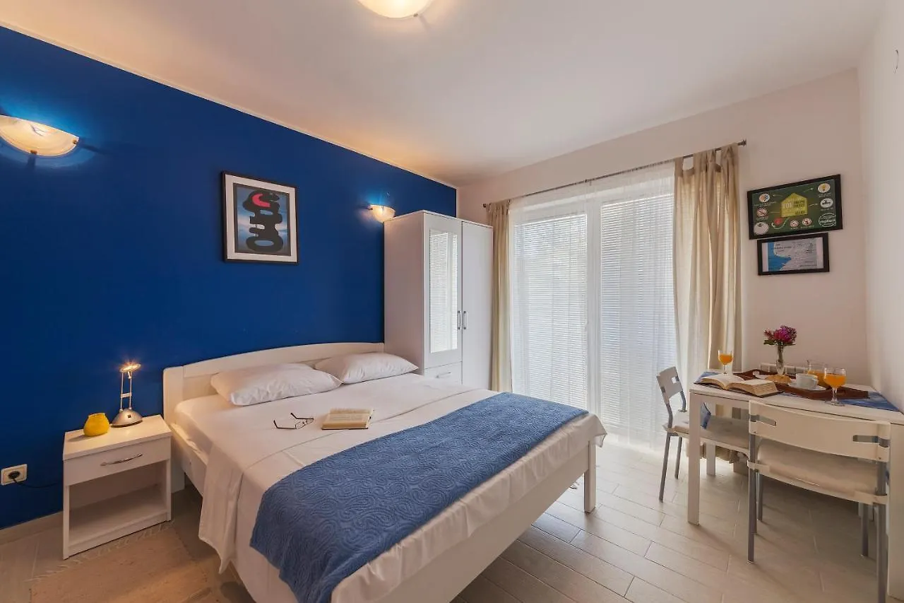 Apartments Canaria Pula 0*,  Croatia